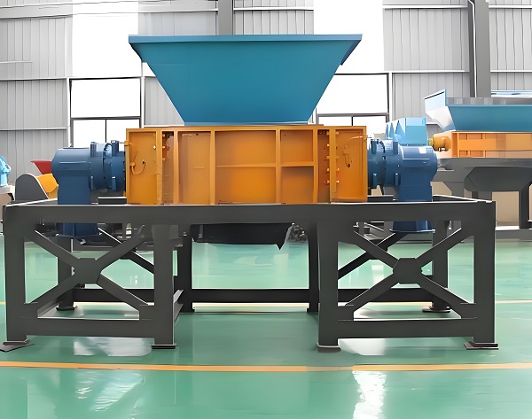 Double-shaft shredder