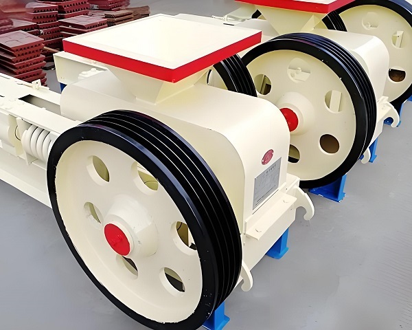 Construction waste crusher