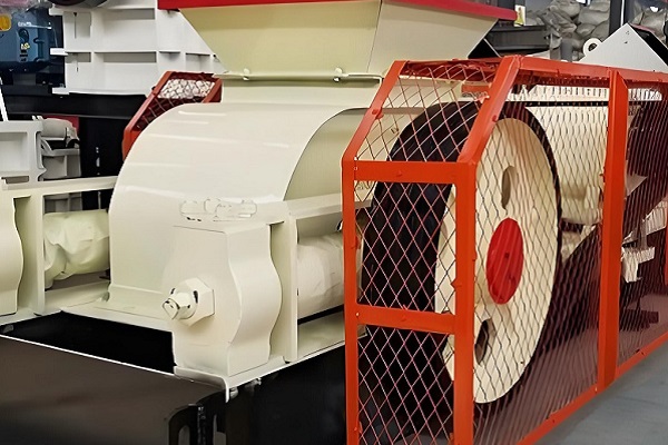 Structure and characteristics of double roll crusher