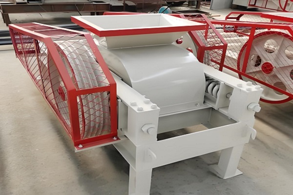 Repair and routine maintenance of double roll crushers