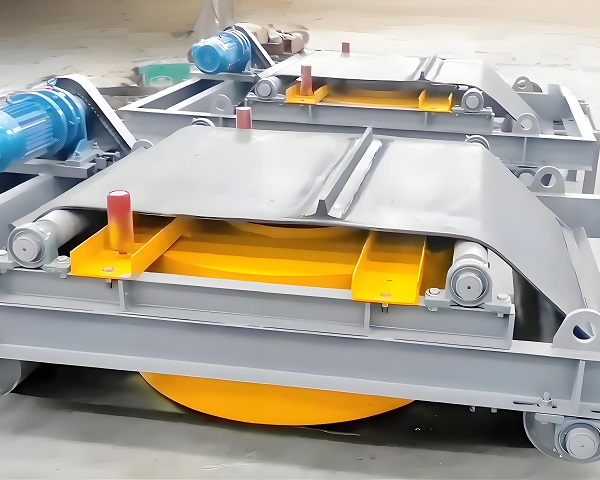 Construction waste screening and crushing equipment