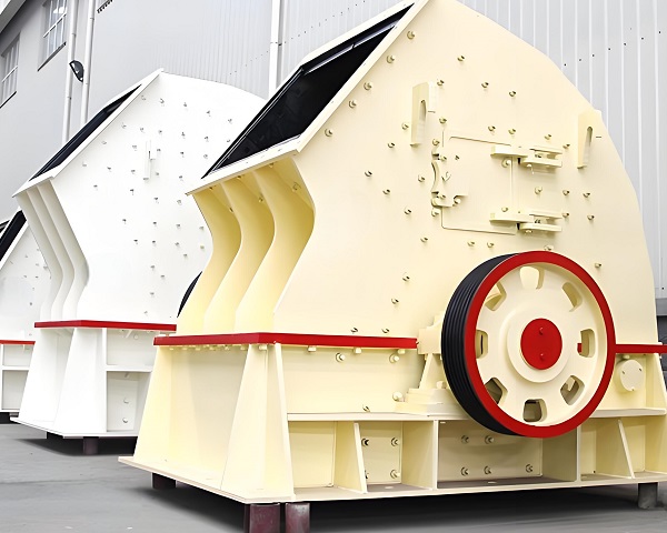 Construction waste screening and crushing equipment