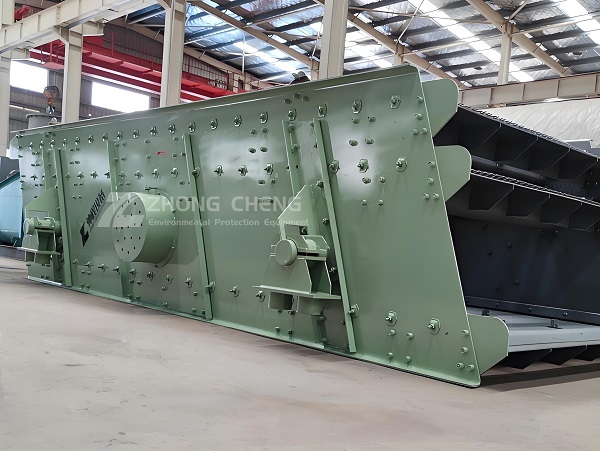 Construction waste screening and crushing equipment