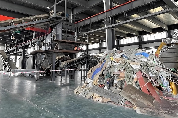 Mechanical components of a construction waste screening syst