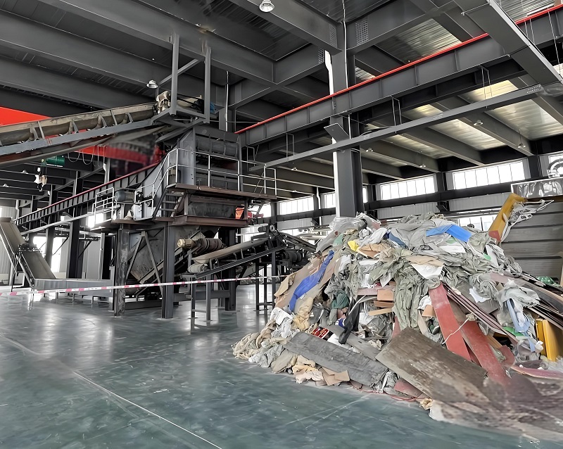 Construction waste screening machine