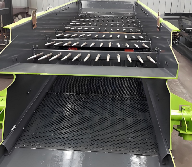 Construction waste screening machine