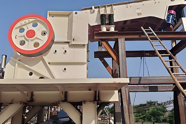 Mechanical components of a construction waste crushing syste