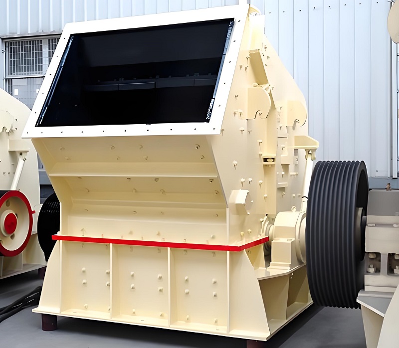 Construction waste crushing machine