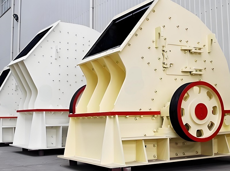Construction waste crushing machine
